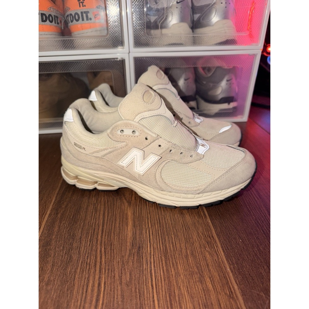 New balance 2002R